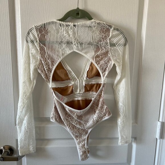 Quiz White Long-sleeved Thong Bodysuit - Picture 4 of 5